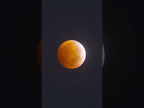 Total lunar eclipse in under 20 seconds 🤯