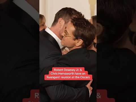 Robert Downey Jr. &amp; Chris Hemsworth have an ‘Avengers’ reunion at the #Oscars