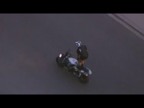 Biker teases cops during high-speed chase